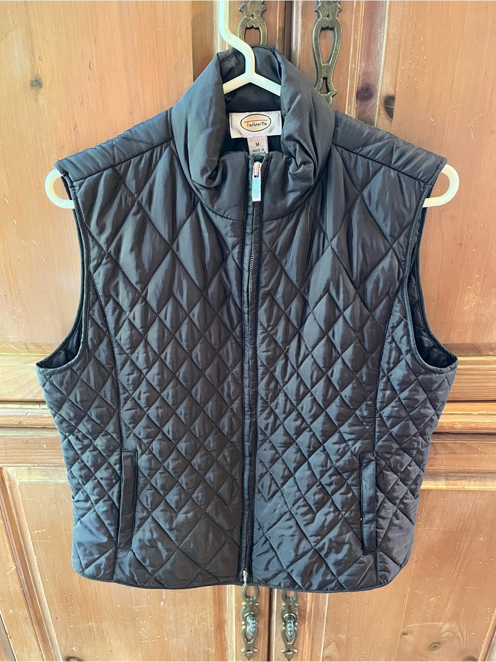 TALBOTS. BLACK QUILTED ZIPPERED PUGFER VEST. MEDIUM. NEW!!